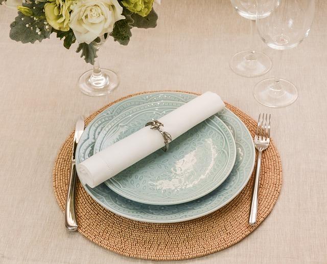 dinner table 4926853 640